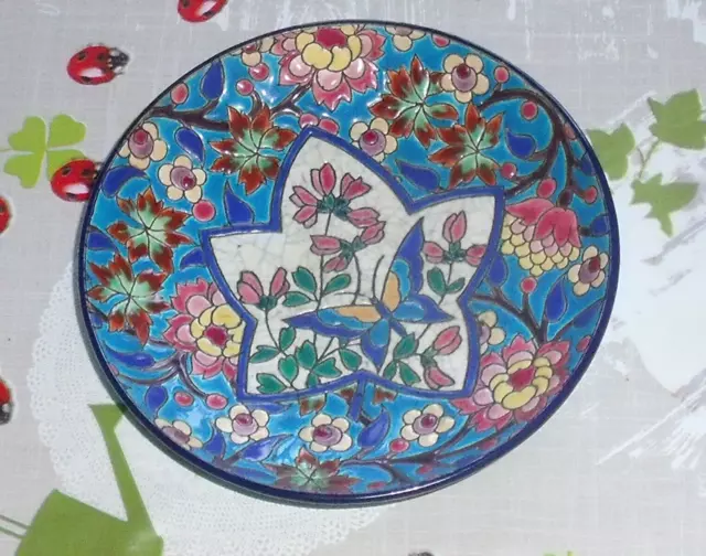 Coupe sur pied avec cartel Fleurs et papillon Céramique Emaux de Longwy