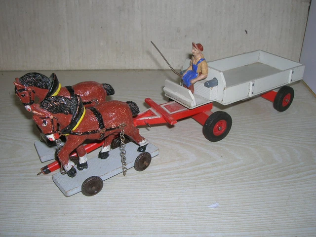 Alte Kutsche / Fuhrwerk mit Masse Figur & Pferden für Bauernhof ca. 60er Jahre Alte Kutsche / Fuhrwerk mit Masse Figur & Pferden für Bauernhof ca. 60er Jahre