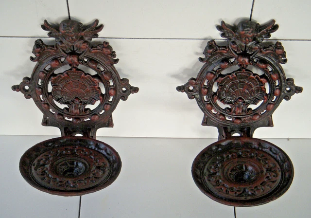 2 Gusseiserner Blumentopfhalter / Wandhänger / Kerzenhalter