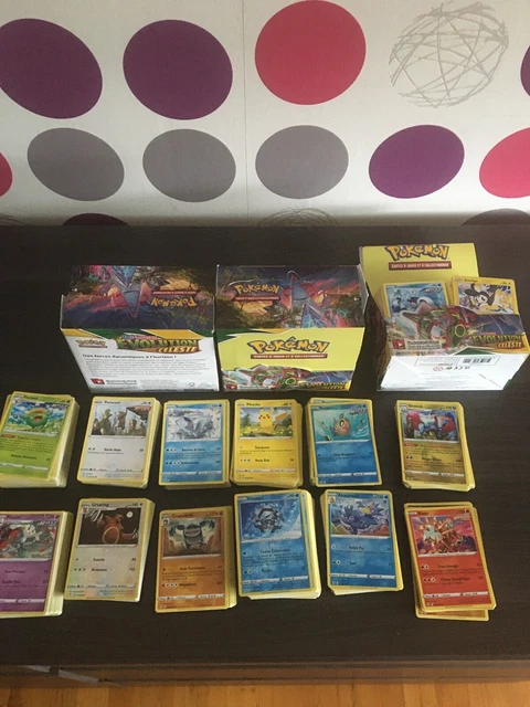 Lot De 53 Cartes Pokémon Officielles Françaises Dont 3 Brillantes + 2 Autocollants – Aléatoires Sans Doublon
