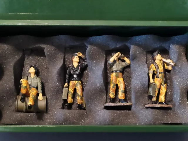 KING & COUNTRY WS16 WS016 FOUR FIGURE TANK CREW  Set  RETIRED