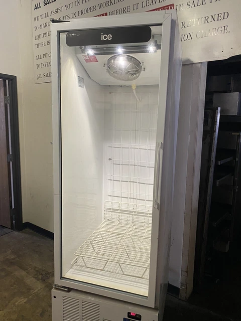 ICE BAG Merchandiser
