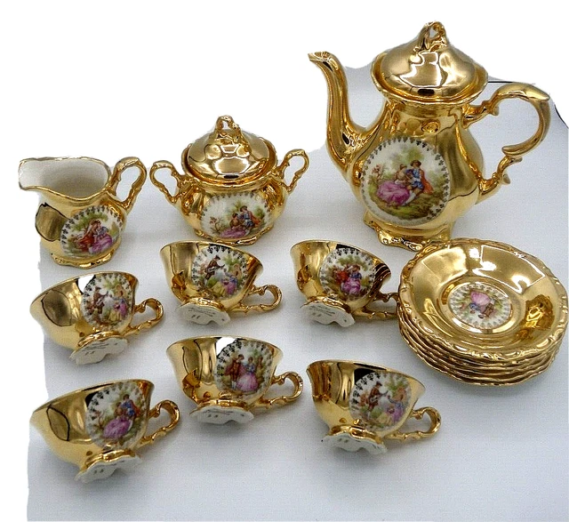Service A Cafe En Porcelaine Allemande "Bavaria" En Or