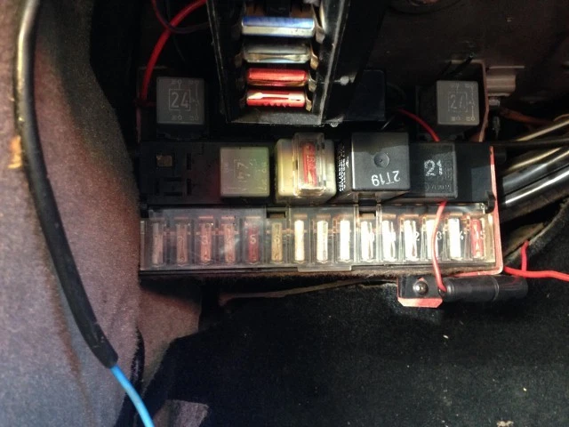 Porsche-924-S-Fuse-Board.webp