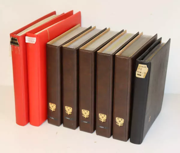 Österreich Sammlernachlass in 8 Alben, viele postfrische Neuheiten, FDC usw.
