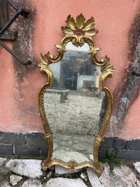 Specchio Antico con Cornice in Legno Dorato e Intagliato primi del '900