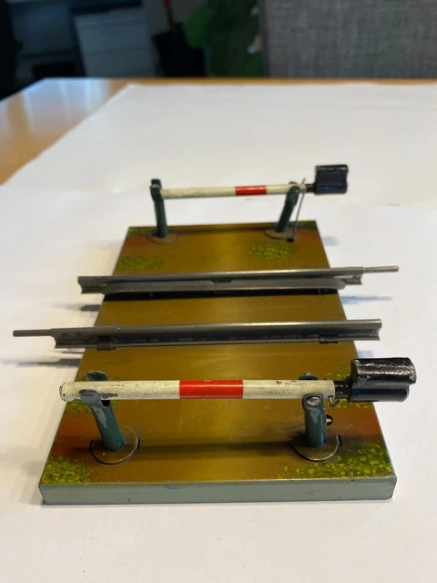 Märklin Spur 0   2228 Bahnübergang  Bauzeit: cirka 1933 -1940