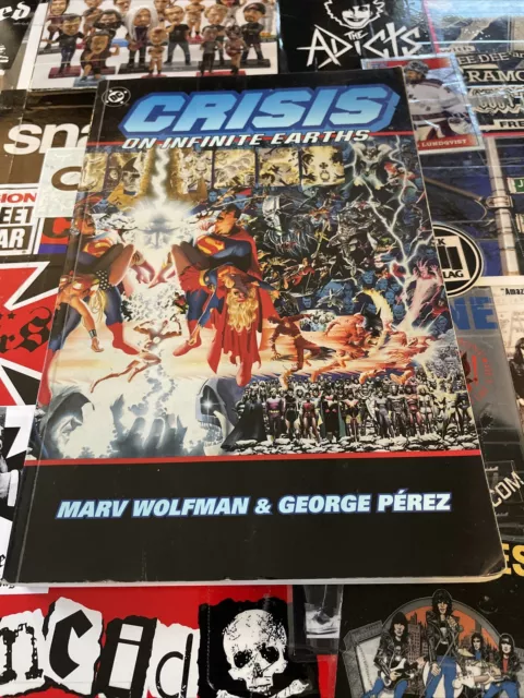 Crisis on Infinite Earths (DC Comics, 2000 February 2001)