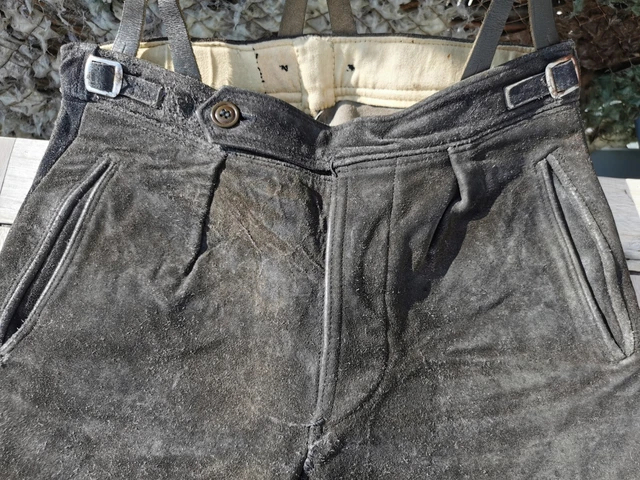 Uralte, speckige, 3/4 Kniebund Lederhose fürs Oktoberfest in Gr. M, Antik, Used. 3