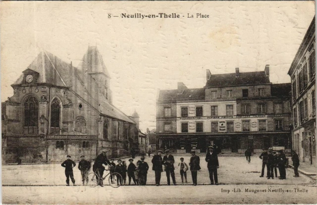 CPA NEUILLY-en-THELLE La Place - L'Eglise (1208228)