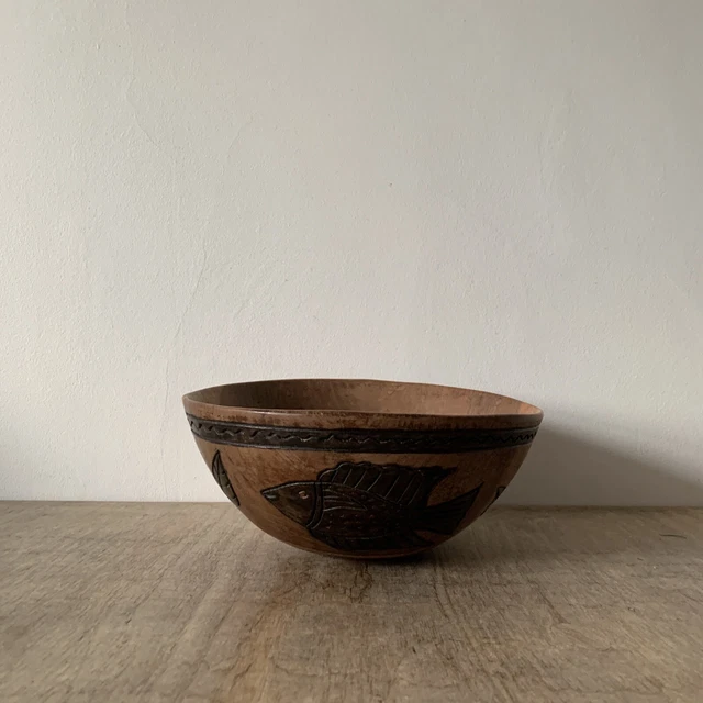 Ciotola da esposizione frutta in legno intagliata a mano vintage pesce design inciso arredamento rustico