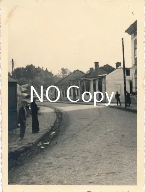 Photo WK2 Poland Mountaineer Pioneer Battalion 82 Village Road Inhabitants X122