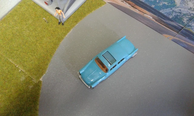 NOREV  PEUGEOT 404 berline N°51-  plastique bleu 1/43