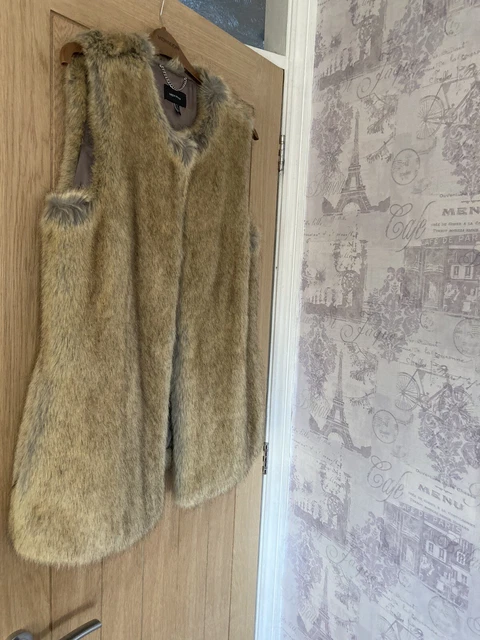 Karen millen relaxed deals faux fur jacket