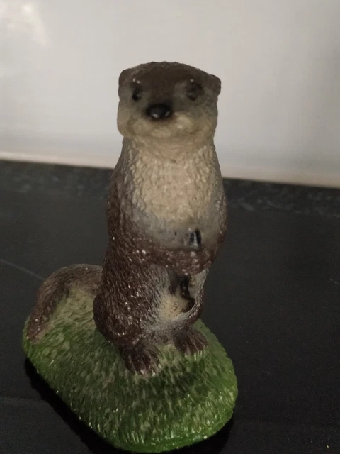 VINTAGE PJ DUTT OTTER ORNAMENT approx 3.5" in height 1990