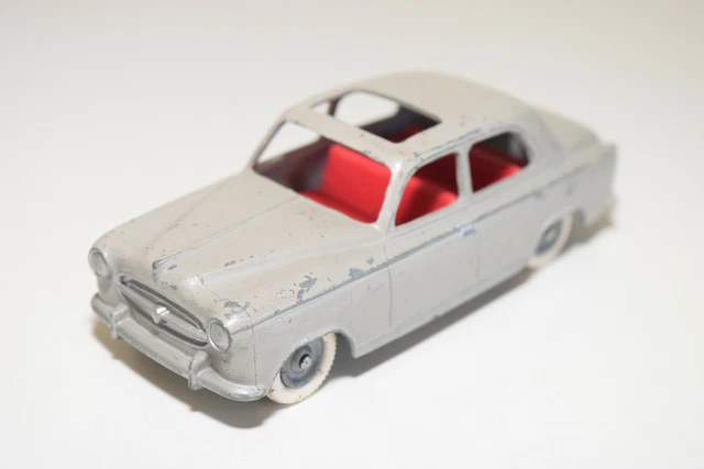 PEUGEOT 403 BERLINE 1964 GRAND LUXE 1/18 VON SOLIDO (Gebraucht) in Wauwil für CHF 49 - mit