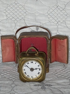 Ancien petit réveil de voyage DEP Ancien petit réveil de voyage DEP