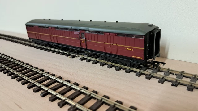 Internation Maroon HORNBY R4531 OO Gauge BR Maroon Gresley Full Brake Coach E70448E £26.70 ...