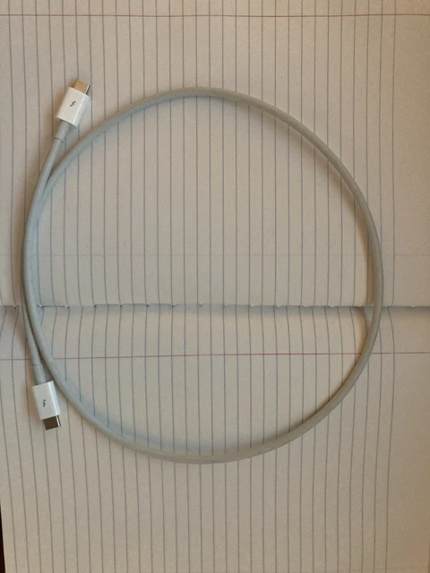 Apple Thunderbolt 3 0.8m USB‑C Cable Apple Thunderbolt 3 0.8m USB‑C Cable