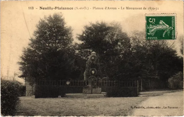 CPA Neuilly Plaisance Plateau d'Avron Le Monument (1360931)