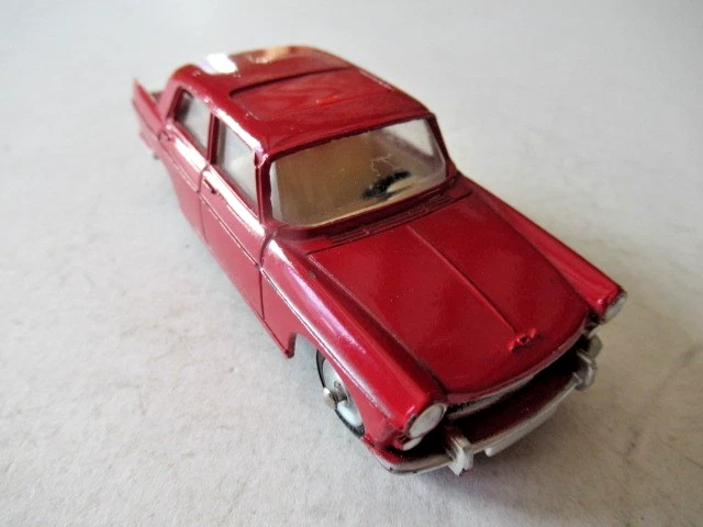 DINKY TOYS 553 Peugeot 404 Berline - Miniature 1/43 France - Vintage 1960