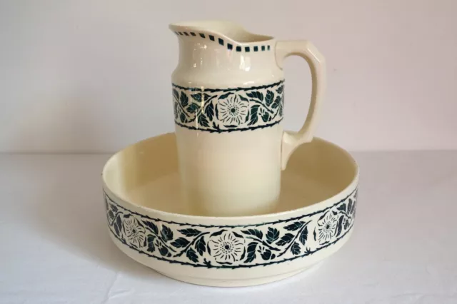 BEL ENSEMBLE ANCIEN, cuvette et broc de toilette en faïence de
