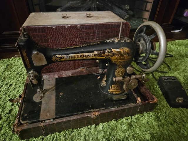 Singer Sewing Machine Model 18 In Case With Pedal SPHINX VINTAGE