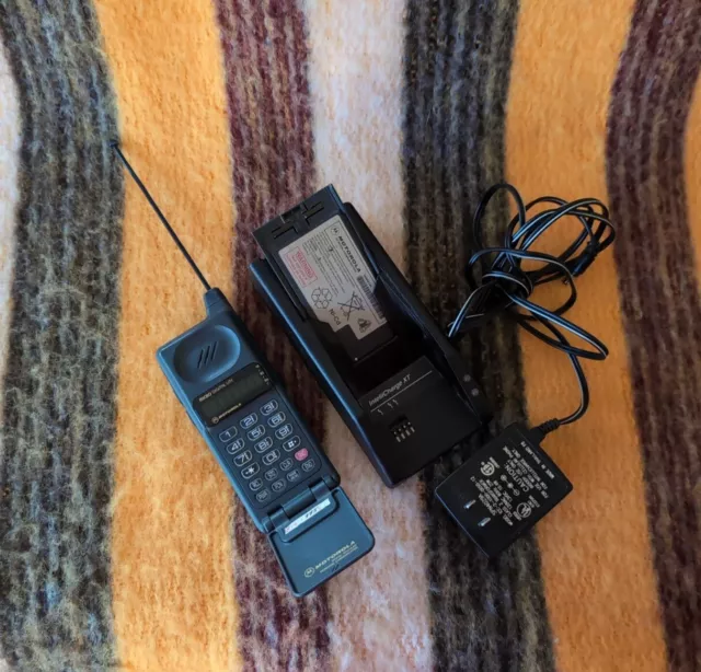 Vintage Motorola Digital Personal Communicator Micro TAC Lite Flip Cell Phone