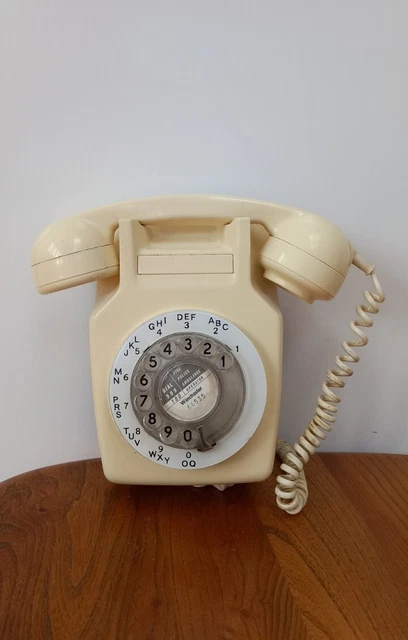 Cream Colour Wall Mounted Dial Telephone 1969 Gpo 711 With Bracket Untested