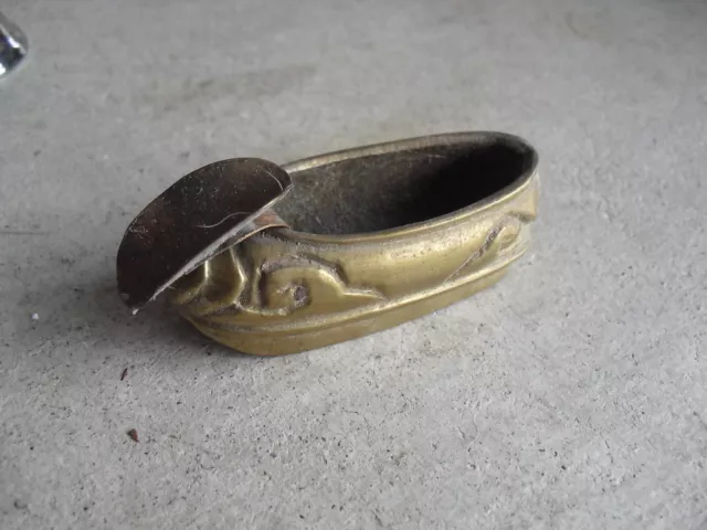 Figurine cendrier vintage petite chaussure en laiton 1 1/4" grand look
