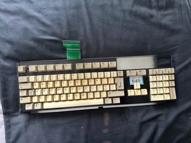 Commodore Amiga 1200 UK Keyboard+some yellowing Not 7keys Working Parts Only