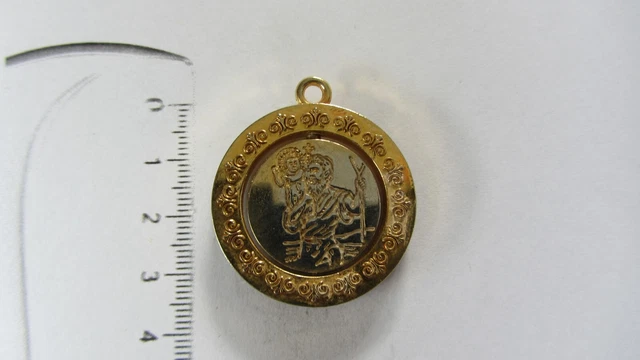 MEDAILLE RELIGIEUSE ANCIENNE. SAINT CHRISTOPHE. METAL ET PLASTIQUE