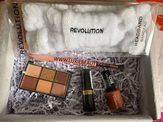 Paquete de maquillaje Revolution diadema Rimmel paleta sombra de ojos lápiz labial 225 cepillo