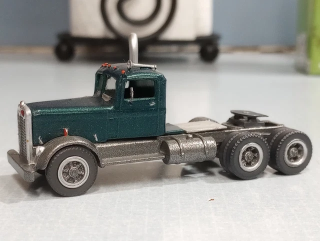 Mack F-700 Sleeper Cab Truck Resin Cast Kit 1/87 By Don Mills Models Mack F-700 Sleeper Cab Truck Resin Cast Kit 1/87 By Don Mills Models