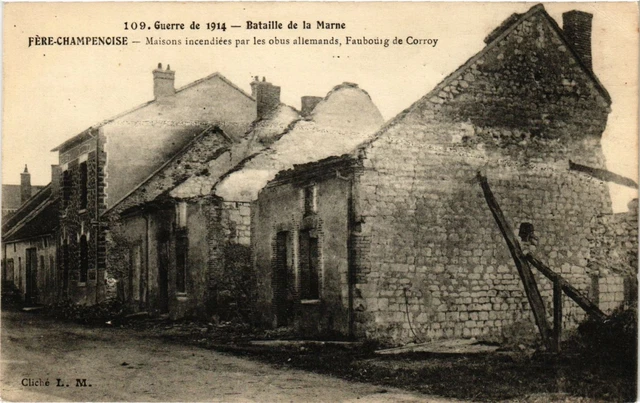 CPA MILITAIRE Bataille de la Marne-Fére Champenoise, Maisons incendiées (317090)