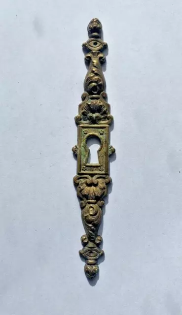 Une entrée de serrure Bronze pour porte Coquille St Jacques   140 x 24 mm