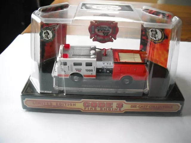 Code 3 COLLECTIBLES 1998 FIREHOUSE EXPO SEAGRAVE PUMPER .    1/64 SCALE