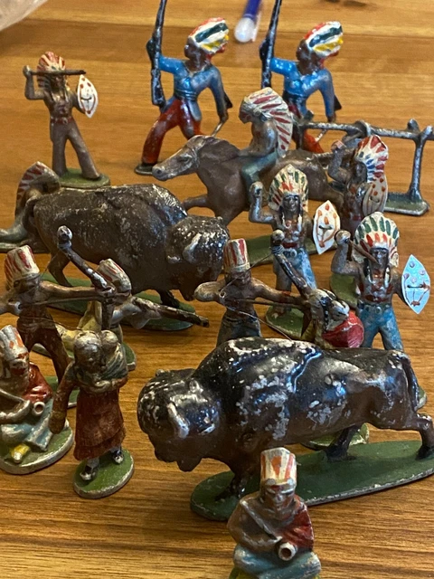 Lot Ancien De Soldats De Plomb Et Jouets - Indiens, Bisons Et Divers (Accidents)