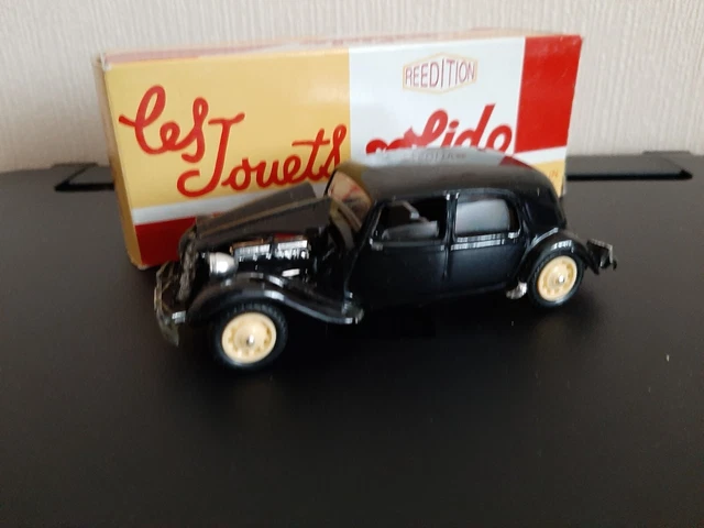 Base Solido SB Citroën Traction 15CV Cabriolet - Verte - échelle 1/43 - Sans Boîte