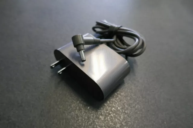 Chargeur secteur embout Anglais pour Aspirateur balais Dyson V10 (Occasion)