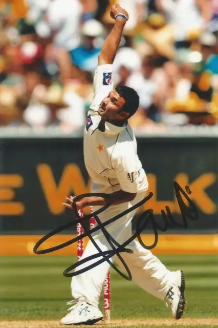 PAKISTAN CRICKET: IMRAN FARHAT SIGNED 6x4 TEST ACTION PHOTO+COA