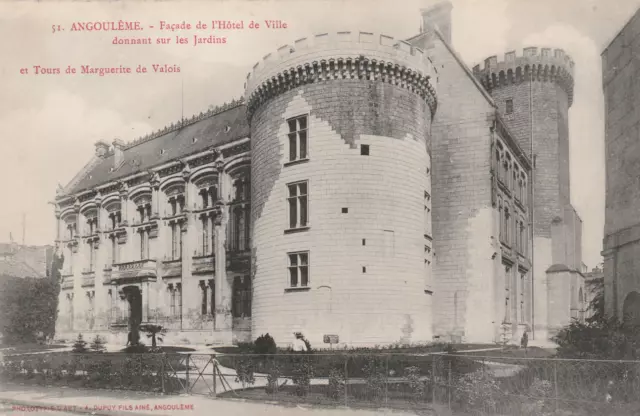 CPA 16 Angoulême Façade de l'Hotel de ville