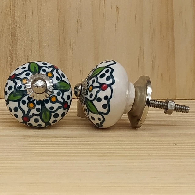 Lot de 2 boutons céramique de portes tiroirs meuble FLEUR diam 4 cm REF  36