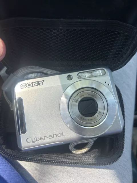 Sony Cybershot DSC-S650 7.2MP Digital Camera, with 3x Optical Zoom