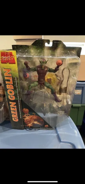 Diamond Select Toys Marvel Select Green Goblin Action Figure