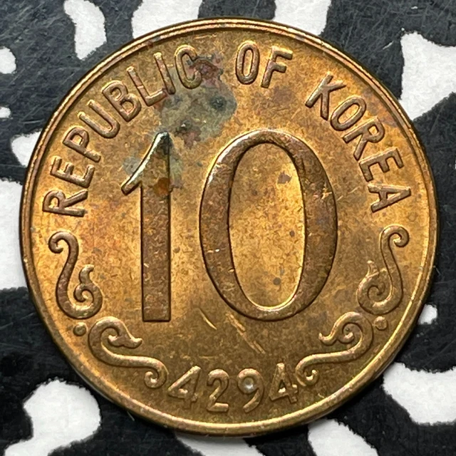 KE 4294 (1961) Korea 10 Hwan Lot#V9518 Beautiful Detail, Obverse Spot