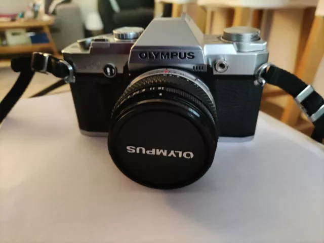 OLYMPUS  OM 30 avec mode d'emploi + Flash Sunpak