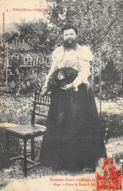 Cpa 88 Thaon Les Vosges / Madame Delait Dans Son Jardin / Femme A Barbe