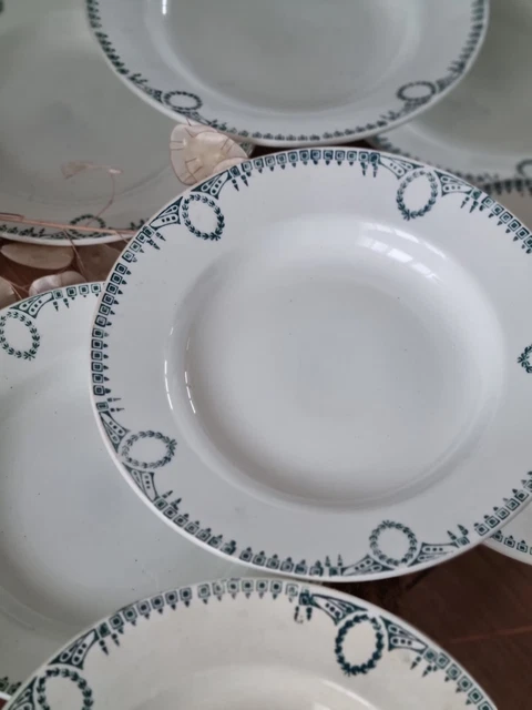 Lot De Neuf Assiettes Creuse Ancienne Saint Amand La Ruche Motifs Couronne De...