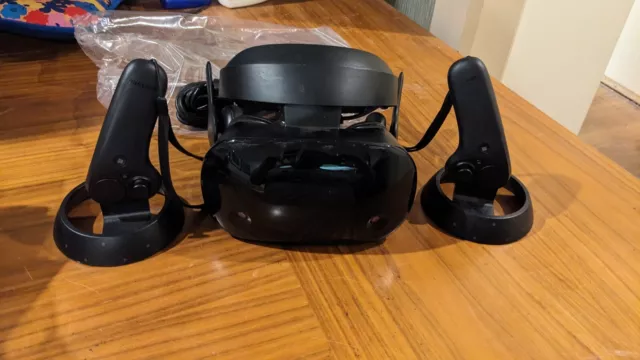 Samsung HMD Odyssey+ Windows Mixed Reality VR Headset Controllers untested M